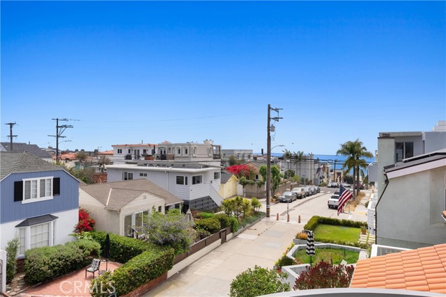 329 5th Street, Manhattan Beach, California 90266, 4 Bedrooms Bedrooms, ,2 BathroomsBathrooms,Residential,Sold,5th,SB23223879