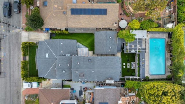 1012 10th Street, Manhattan Beach CA: https://media.crmls.org/medias/b2ea5188-f140-4976-9626-d227c7389b12.jpg