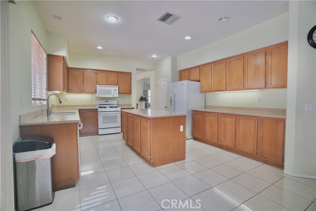 12597 Poinsetta Drive, Riverside CA: https://media.crmls.org/medias/b2eae0f1-9e08-43ad-a8fd-98b07ca38569.jpg