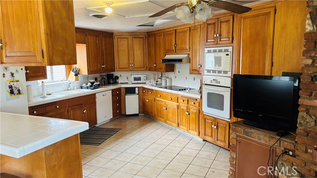 6290 E Rio Grande Drive, Anaheim CA: https://media.crmls.org/medias/b2eb1f3e-b238-4bf3-80a2-3c6e9f454f4b.jpg