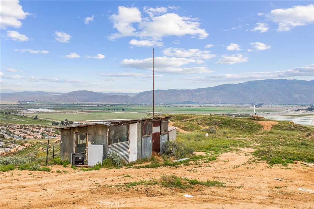 https://media.crmls.org/medias/b2eb4950-e799-4122-955c-39945b2f80a2.jpg?preset=X-Large