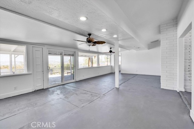 73028 Manana Drive, 29 Palms CA: https://media.crmls.org/medias/b2ebebee-b55d-4d77-a742-4112fbacfc96.jpg