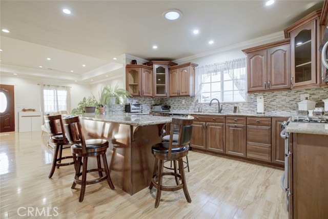 Detail Gallery Image 11 of 33 For 10624 Mcclemont Ave, Tujunga,  CA 91042 - 3 Beds | 3 Baths