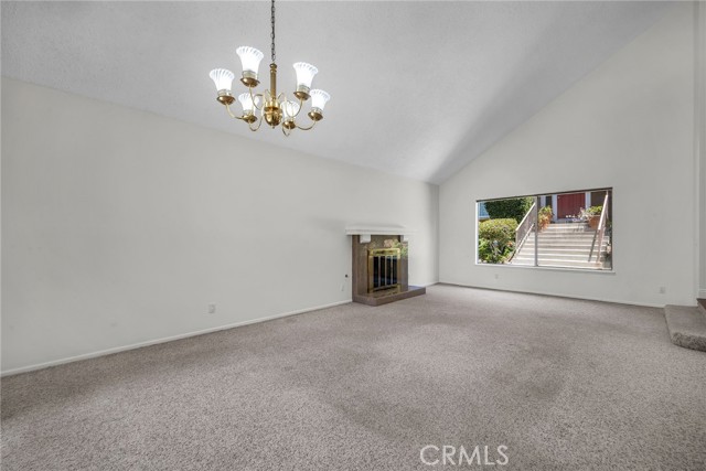 335 Sprucewood Avenue, Oak Park CA: https://media.crmls.org/medias/b2ec76e5-4e9d-44b0-811f-7cd94e0f28b3.jpg