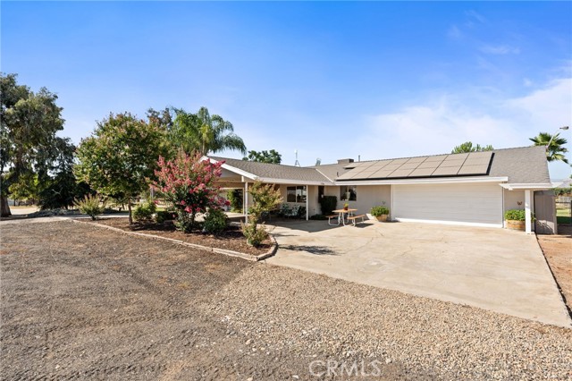 3298 N Zediker Avenue, Sanger CA: https://media.crmls.org/medias/b2ec8398-96c2-4f13-9081-6e910fc44a0f.jpg