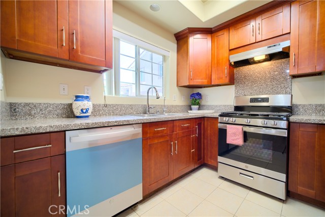 606 W Grand Avenue, Pomona CA: https://media.crmls.org/medias/b2ecbcda-132b-4e65-a9bc-d0e822a73041.jpg