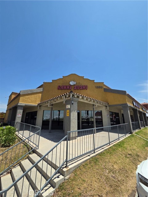 1380 W 6th Street, Corona CA: https://media.crmls.org/medias/b2ecc890-e27d-43fe-b562-2243eadd8307.jpg