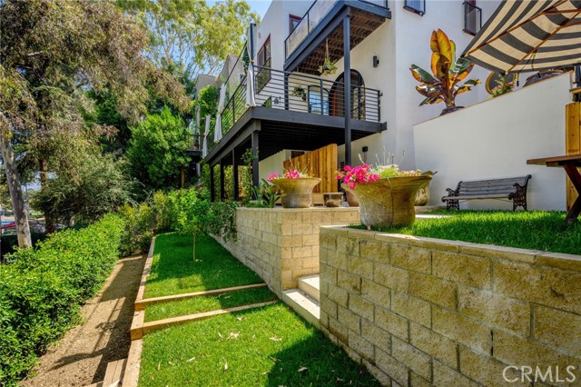 811 Maltman Avenue, Los Angeles CA: https://media.crmls.org/medias/b2ed12c8-2c1f-4dab-bbe4-b6296cb3b6e2.jpg