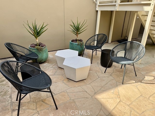 https://media.crmls.org/medias/b2eda510-4564-4d52-ab99-06d090812817.jpg?preset=X-Large