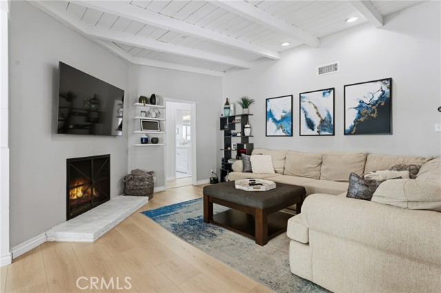 Detail Gallery Image 10 of 36 For 5244 Vanalden, Tarzana,  CA 91356 - 3 Beds | 2/1 Baths