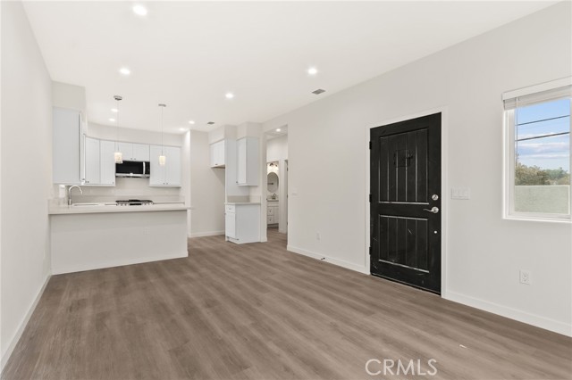 Detail Gallery Image 4 of 24 For 4508 Hedda St #2,  Lakewood,  CA 90712 - 3 Beds | 2 Baths