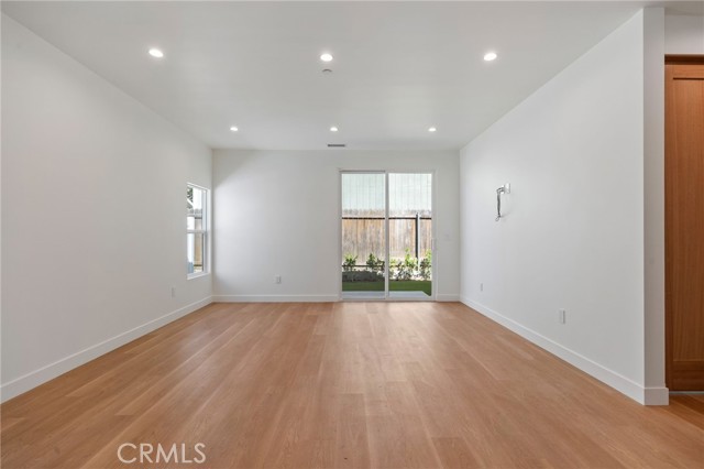 Detail Gallery Image 8 of 15 For 21826 Cohasset, Canoga Park,  CA 91303 - 2 Beds | 2 Baths