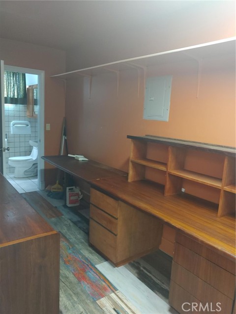 Kitchen & Restroom