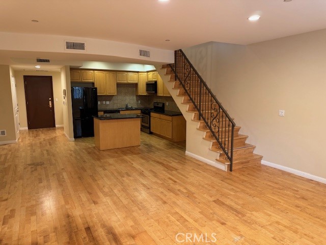 11501 Hatteras Street, North Hollywood CA: https://media.crmls.org/medias/b2efb0c2-a38f-4bcb-8d1e-d0436c9603f8.jpg