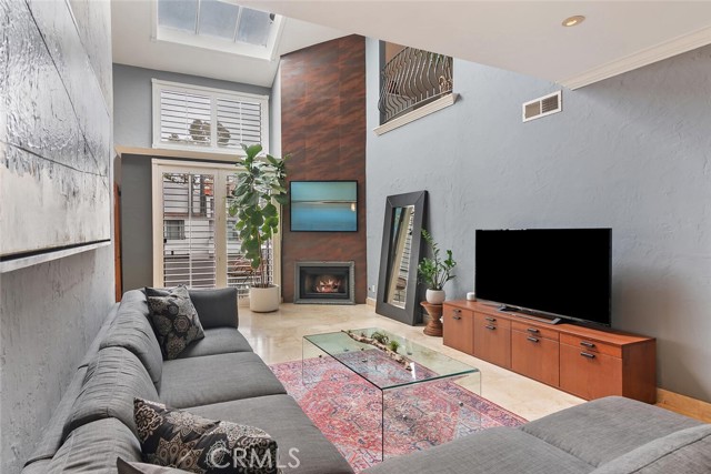 13331 Moorpark Street, Sherman Oaks CA: https://media.crmls.org/medias/b2f0257d-eae8-419a-bfdc-d5c7c843e703.jpg