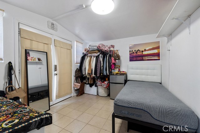 182 E McFarlane Street, Ventura CA: https://media.crmls.org/medias/b2f02ddb-3310-4624-9957-652d6ce8dba6.jpg