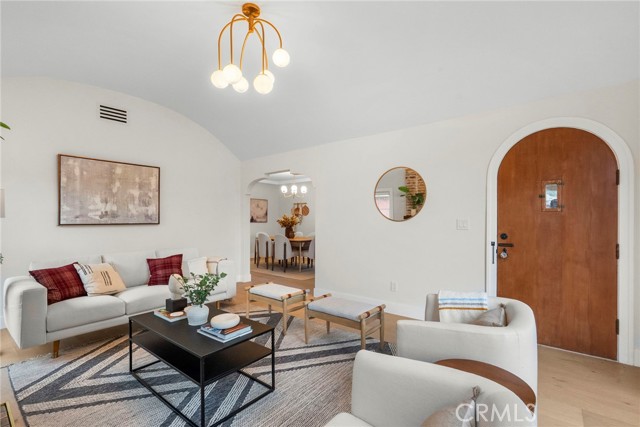 Detail Gallery Image 10 of 46 For 2928 11th, Los Angeles,  CA 90018 - 3 Beds | 2 Baths