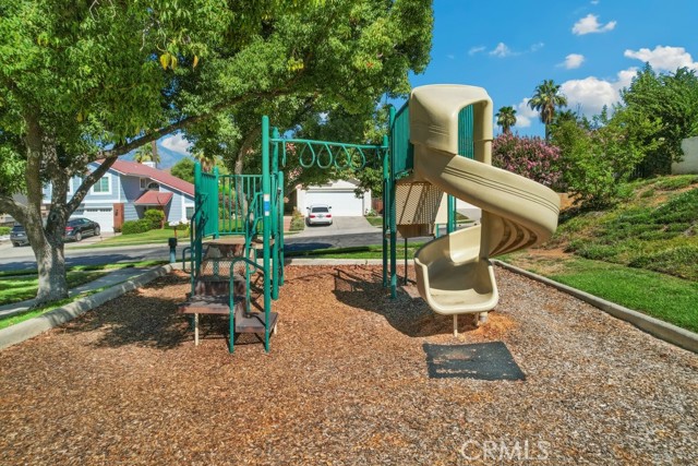 Detail Gallery Image 26 of 29 For 212 Eastpark Ln, Redlands,  CA 92374 - 3 Beds | 2/1 Baths
