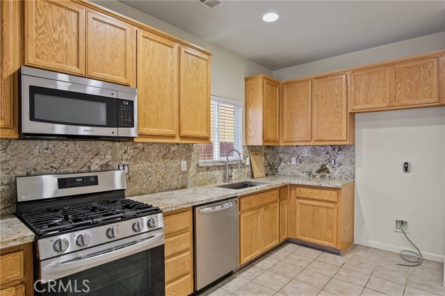 Detail Gallery Image 9 of 29 For 538 Mikey Pl, Manteca,  CA 95336 - 3 Beds | 2/1 Baths