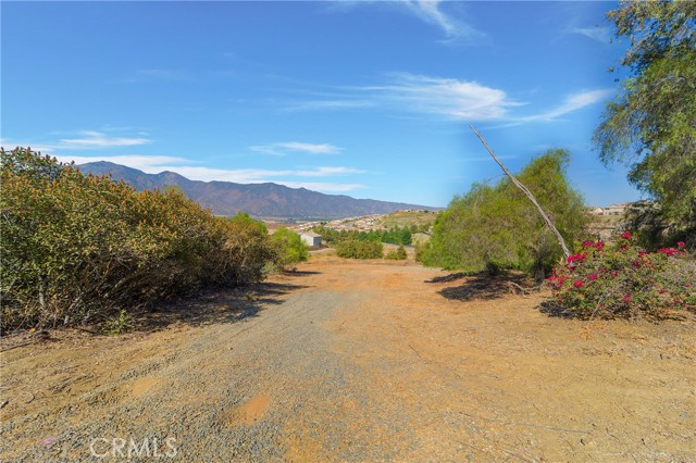 11085 Canyon Circle, Corona CA: https://media.crmls.org/medias/b2f1ae37-1bf5-4bc0-813a-4bfed80d59d5.jpg