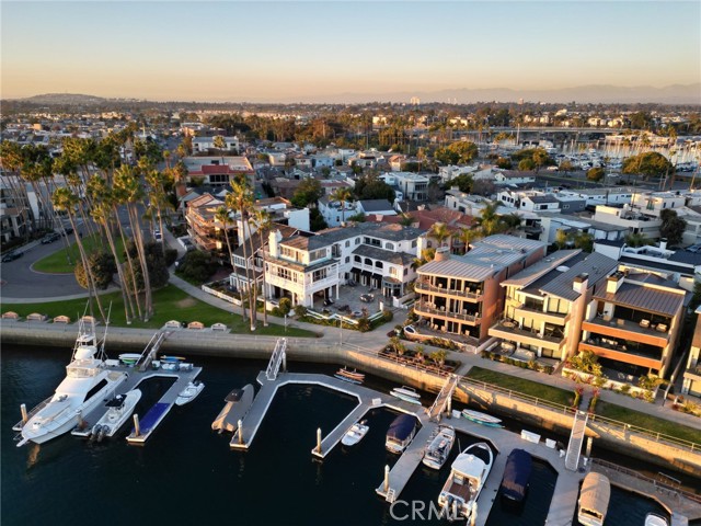 Detail Gallery Image 8 of 60 For 6020 Lido Ln, Long Beach,  CA 90803 - 5 Beds | 8 Baths