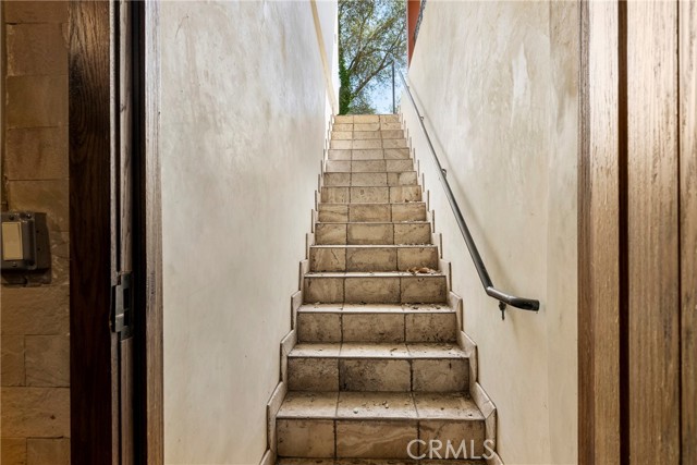 4141 Cambridge Road, La Canada Flintridge CA: https://media.crmls.org/medias/b2f2e33a-db58-4afe-9938-4fde024f8b2e.jpg