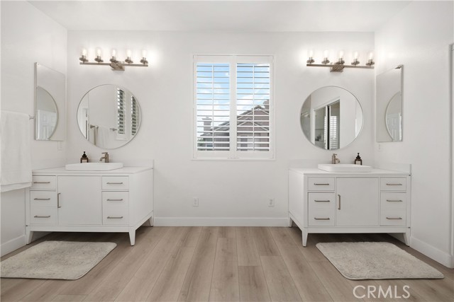 17 Crescent City, Irvine CA: https://media.crmls.org/medias/b2f37ba2-f3b6-4ad6-bc51-89ce052c2ed0.jpg