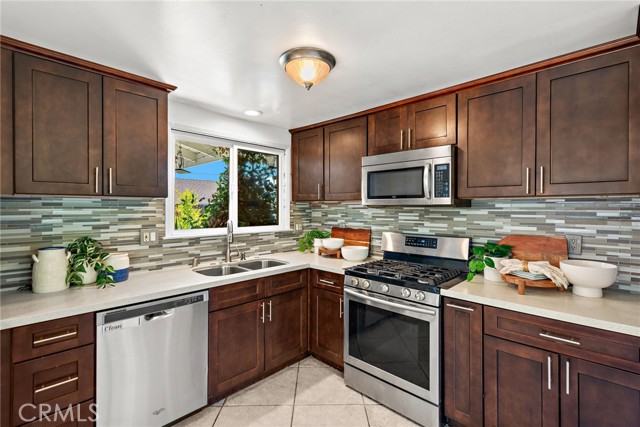 Detail Gallery Image 3 of 26 For 23076 Dune Mear Rd, Lake Forest,  CA 92630 - 4 Beds | 2 Baths