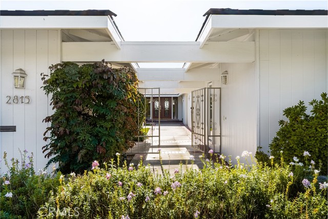 2815 Blue Water Drive, Corona del Mar CA: https://media.crmls.org/medias/b2f690ab-40f2-42b8-9a42-f62d356bd220.jpg