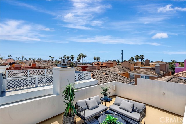 311 22nd Street, Huntington Beach CA: https://media.crmls.org/medias/b2f6b443-d528-4a1c-adc7-bf878cbe269b.jpg