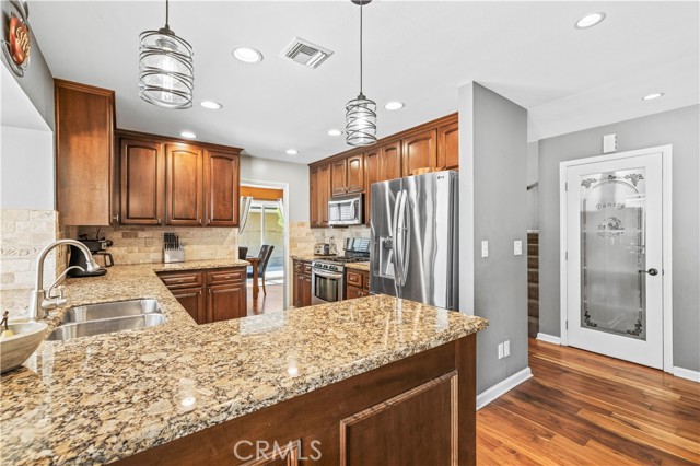Detail Gallery Image 16 of 53 For 23644 Mesa Ct, Valencia,  CA 91355 - 3 Beds | 3 Baths
