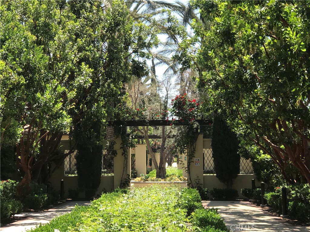 https://media.crmls.org/medias/b2f808bc-dbbe-403f-85cc-d953128728c2.jpg?preset=X-Large