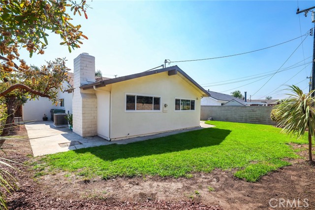 20071 Moontide Circle, Huntington Beach CA: https://media.crmls.org/medias/b2f823c6-ea58-4958-8406-fed683bbf16d.jpg