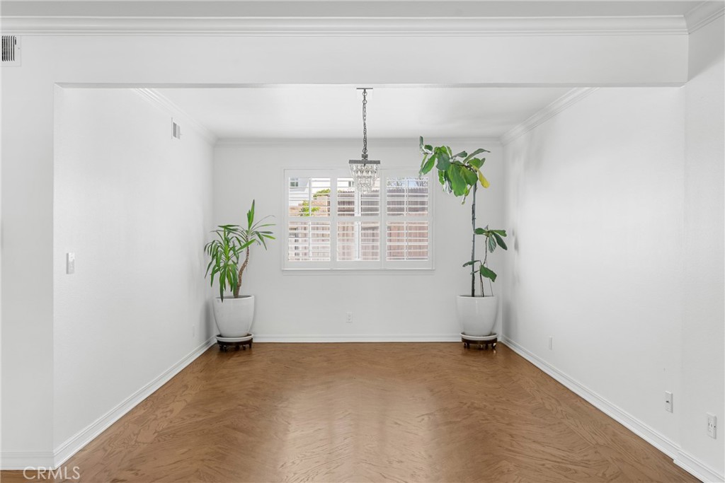 https://media.crmls.org/medias/b2f86790-d609-4f8c-97f1-f044abbdd6fe.jpg?preset=X-Large