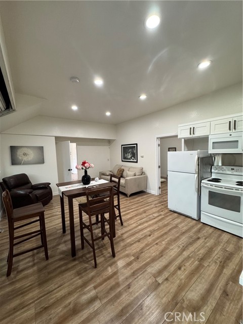 Detail Gallery Image 5 of 9 For 6937 Perris Hill Park Rd, San Bernardino,  CA 92404 - 2 Beds | 1/1 Baths
