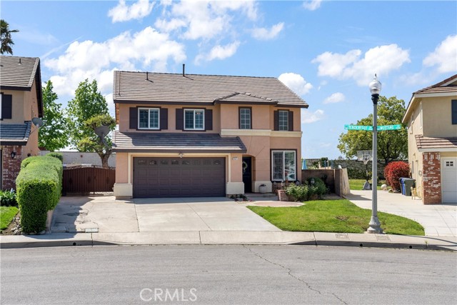 Detail Gallery Image 1 of 63 For 5527 Tenderfoot, Fontana,  CA 92336 - 4 Beds | 2/1 Baths
