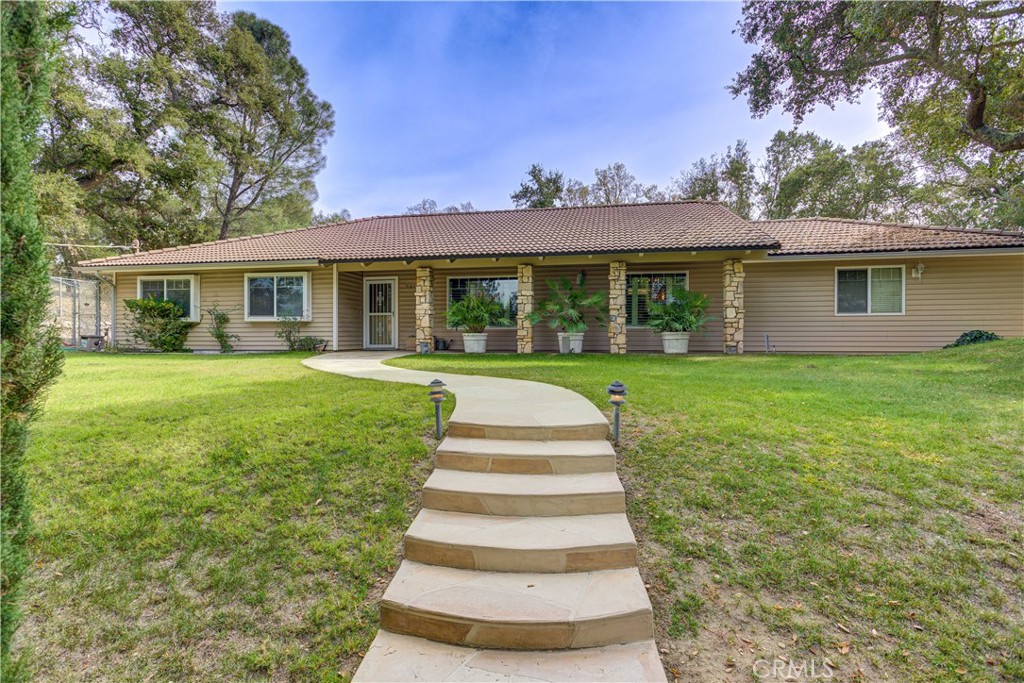 9180 Santa Barbara Road, Atascadero, CA 93422