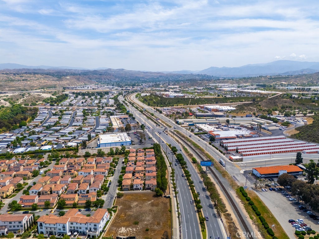 https://media.crmls.org/medias/b2f9f2e6-6a5e-4cce-a4ea-3971e56a3190.jpg?preset=X-Large