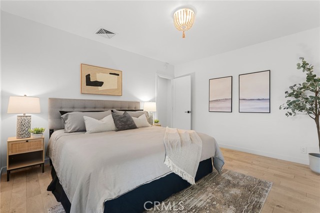 Detail Gallery Image 11 of 26 For 1321 W Morningside Dr, Burbank,  CA 91506 - 2 Beds | 2 Baths