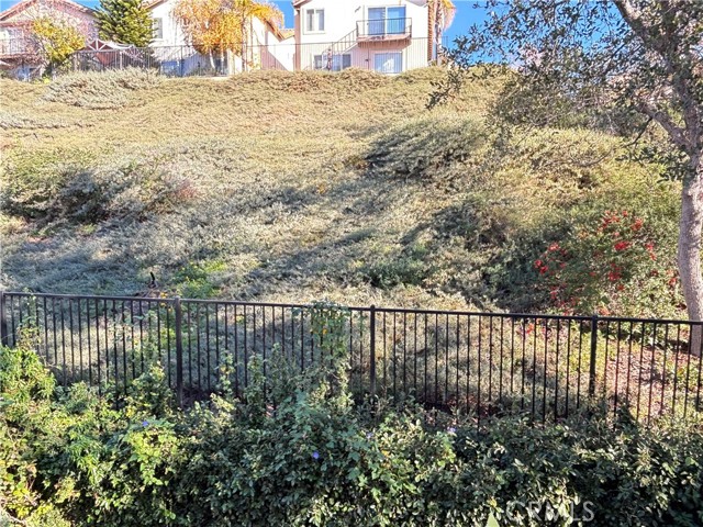 Detail Gallery Image 21 of 28 For 27700 Thalia Ln, Canyon Country,  CA 91351 - 3 Beds | 3 Baths