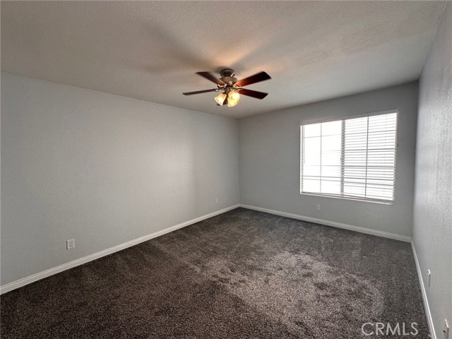 21450 Burbank Boulevard, Woodland Hills CA: https://media.crmls.org/medias/b2fb77b3-6dde-4403-92c4-bd728be059e3.jpg