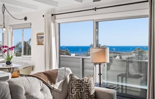Detail Gallery Image 6 of 46 For 284 Chiquita, Laguna Beach,  CA 92651 - 4 Beds | 2/2 Baths