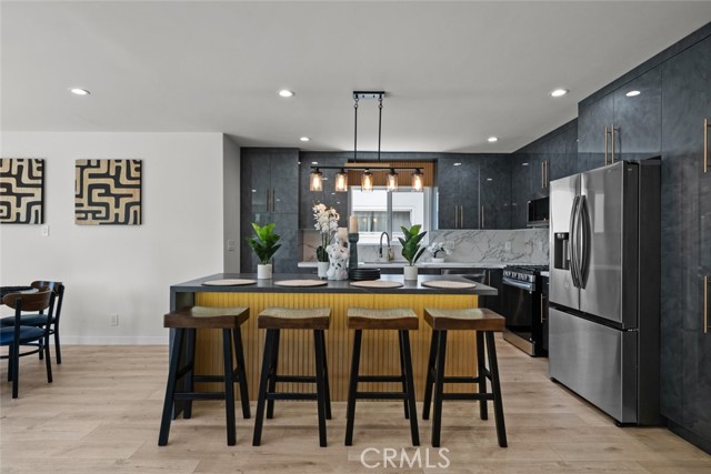 Detail Gallery Image 22 of 33 For 20356 Gresham St, Los Angeles,  CA 91306 - 4 Beds | 2/1 Baths