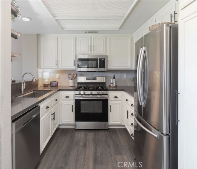 Detail Gallery Image 11 of 37 For 12775 Sundown Rd, Victorville,  CA 92392 - 3 Beds | 2/1 Baths