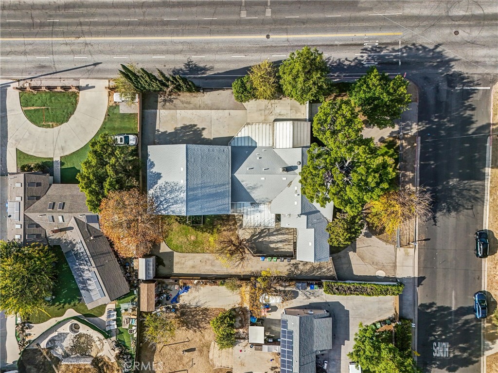 https://media.crmls.org/medias/b2fc821a-07e8-4072-929a-9b74b7de33ba.jpg?preset=X-Large