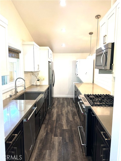 Detail Gallery Image 5 of 18 For 20808 Martha St, Woodland Hills,  CA 91367 - 3 Beds | 2 Baths