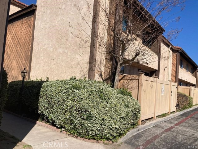 1304 Mountain Avenue, Duarte CA: https://media.crmls.org/medias/b2fddb2b-bc90-448b-b671-405fc0107bad.jpg