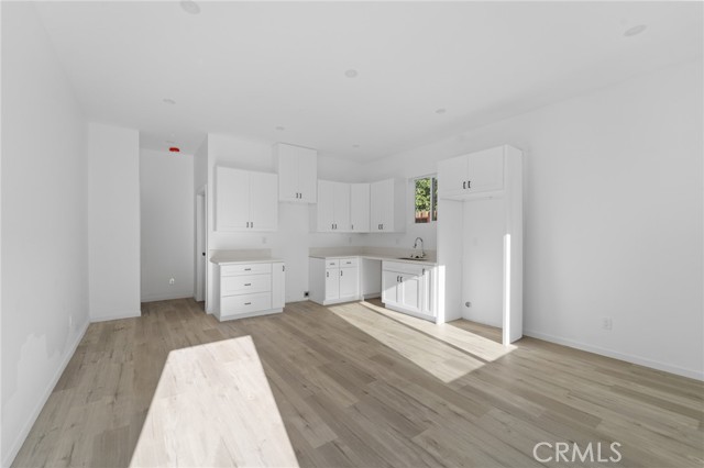 Detail Gallery Image 3 of 19 For 8514 Wilbur Ave, Northridge,  CA 91324 - 3 Beds | 3 Baths