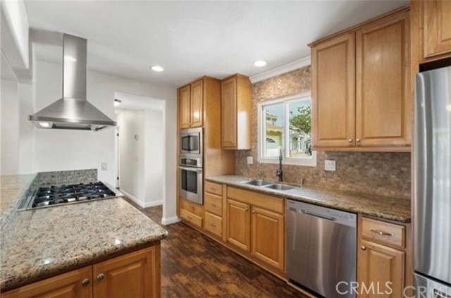 5082 Linda Circle, Huntington Beach CA: https://media.crmls.org/medias/b2fe68bb-954a-42bb-a6a0-efaab0f3f2bb.jpg