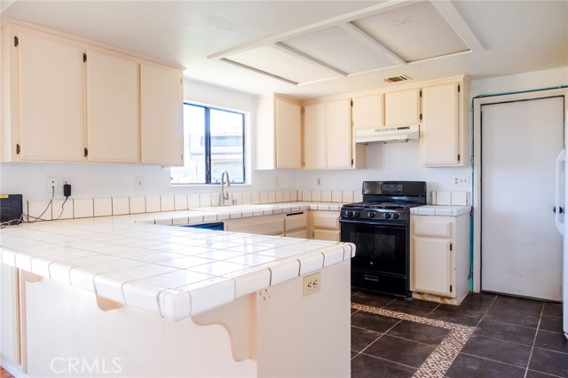 Detail Gallery Image 13 of 55 For 14811 Kingsdale, Apple Valley,  CA 92307 - 3 Beds | 2 Baths